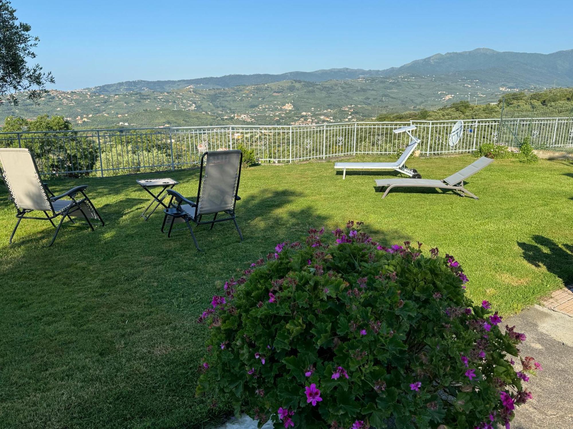 Casa Vista Mare - Superb Garden And Parking Included Villa Imperia Exterior foto